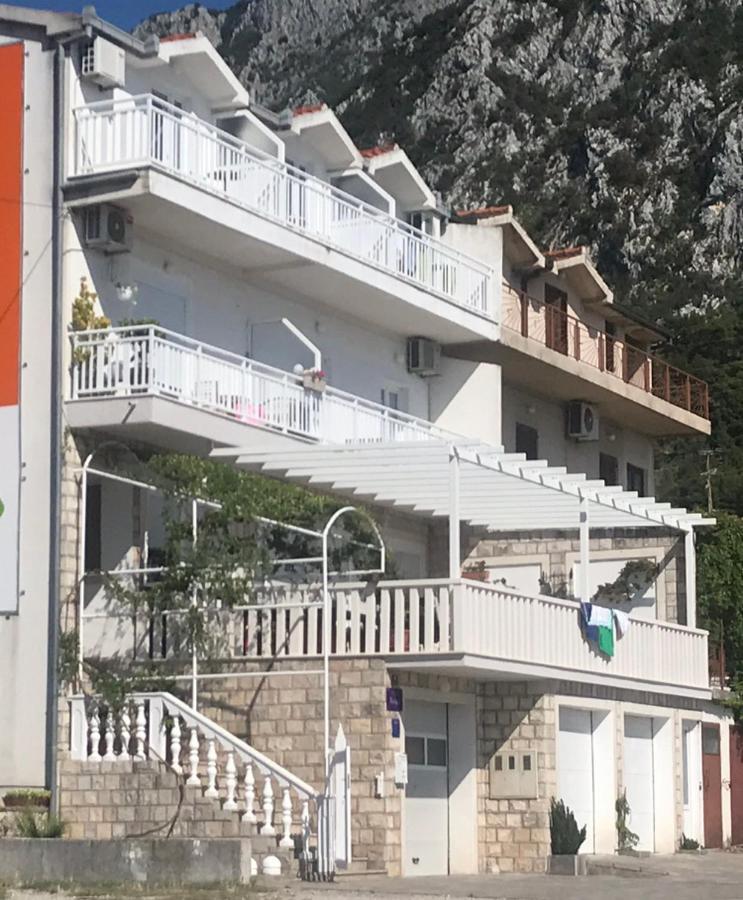 Apartments Mateljak Gradac  Exteriör bild
