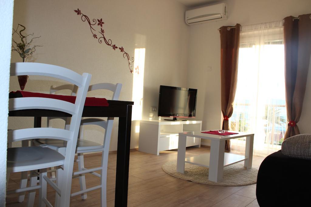 Apartments Mateljak Gradac  Rum bild