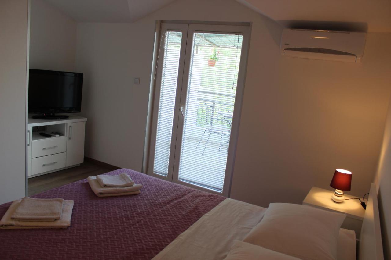 Apartments Mateljak Gradac  Rum bild